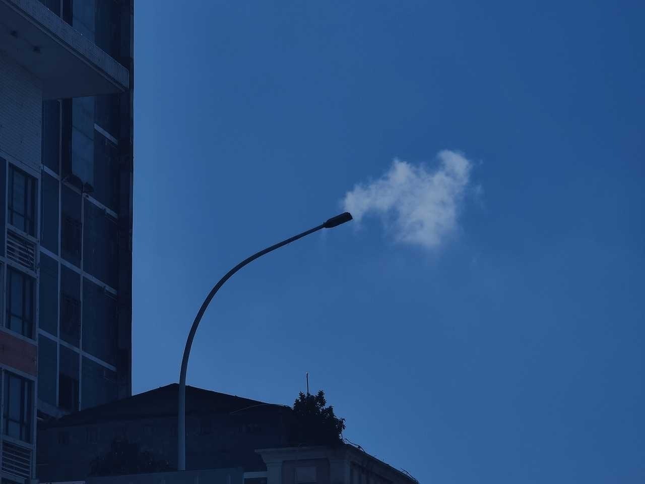 每个人在最悲伤的时候，会突然消失一阵子。到底发生了什么，让我告诉你。在那段时间，