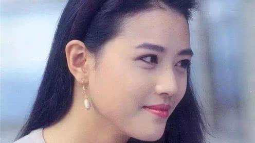 我们为什么记住周海媚。
很多人第一反应是94版《倚天屠龙记》里的周芷若，连金庸都