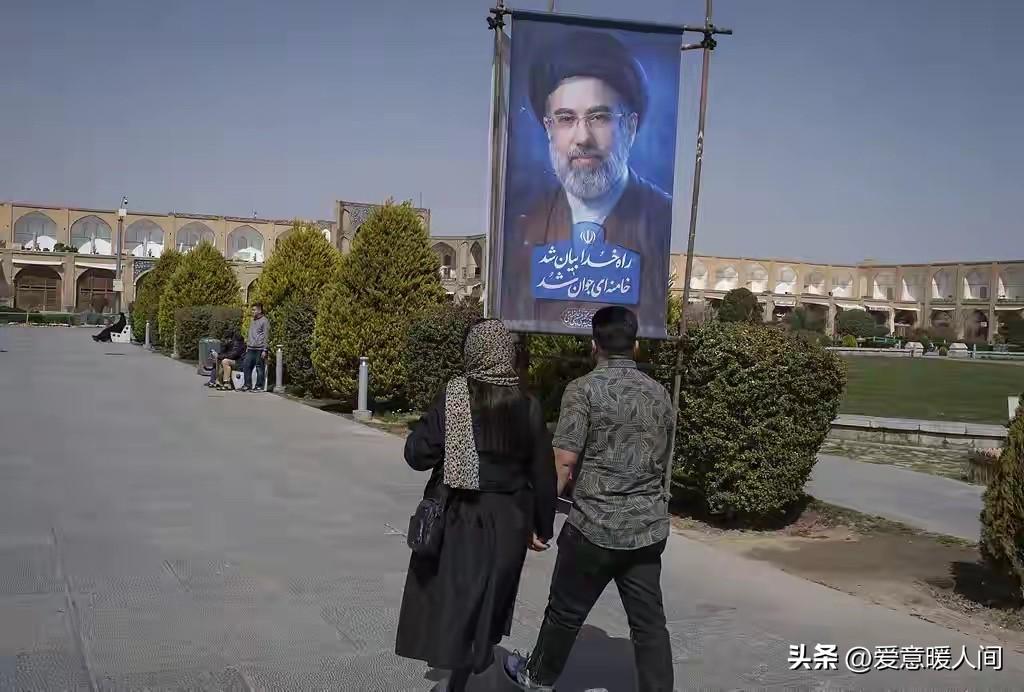 当地时间3月12日，伊朗新任最高领袖穆杰塔巴·哈梅内伊，通过国家电视台以书面形式