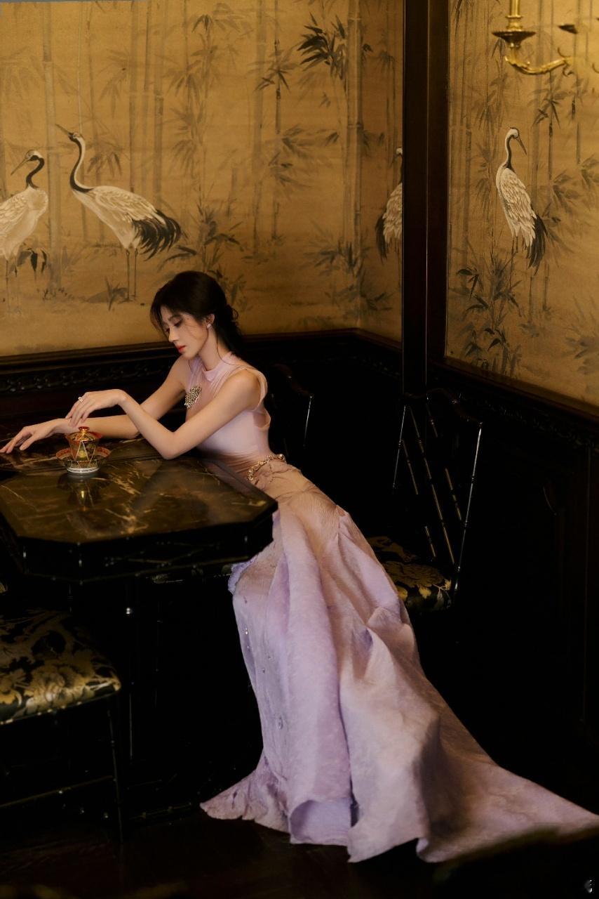 网传鞠婧祎B站跨年 每一次鞠婧祎的舞台表演都让人陶醉，《锦鲤抄》和《一舞翩翩》至