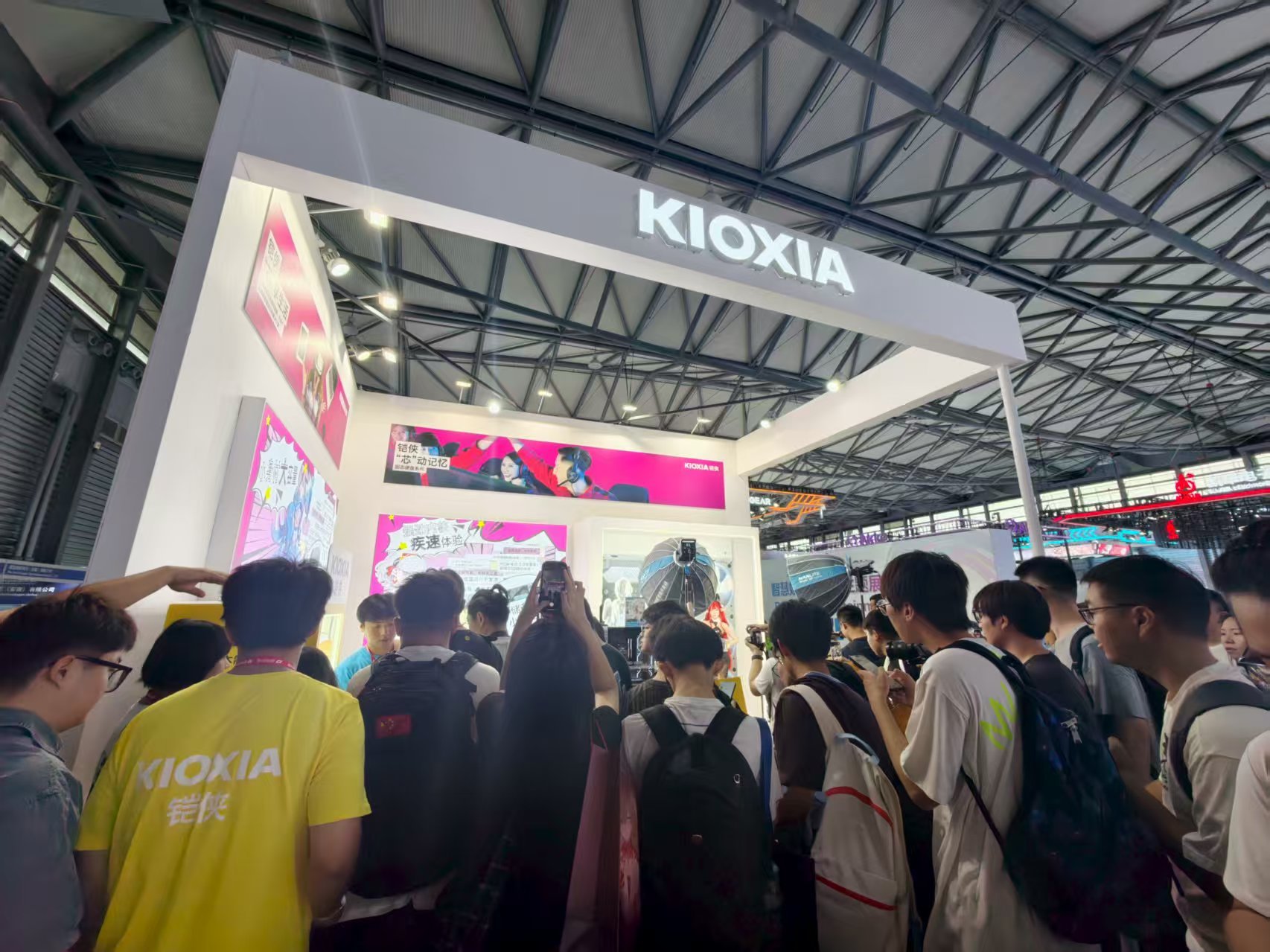 今天逛chinajoy 的时候，看到了铠侠展台，必须来打卡一下！原东芝存储器，大