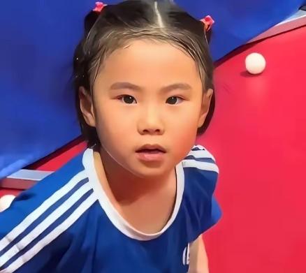 王楠10岁的女儿郭依嘉，刚在上海结束的全国少儿乒乓球锦标赛上，独自一人拖着行李去