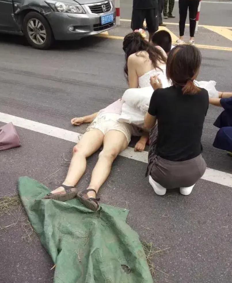辽宁，一名22岁女子给朋友当伴娘，返程路上遭遇车祸造成重伤。起初新郎家垫付了1.