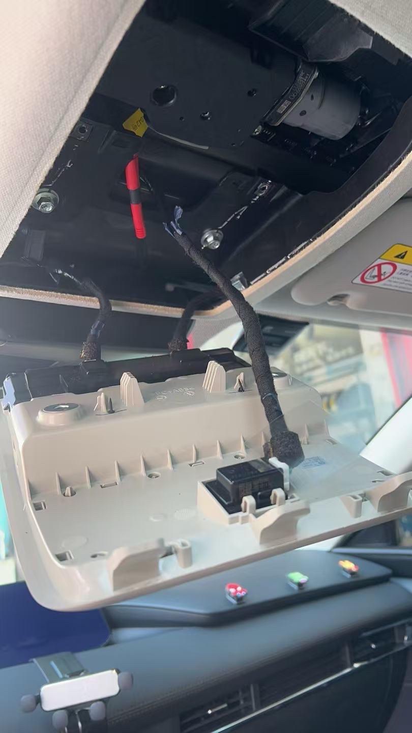 上门接客户车，简单处理线路问题，排查问题，通病简单处理，大灯调整，天窗...