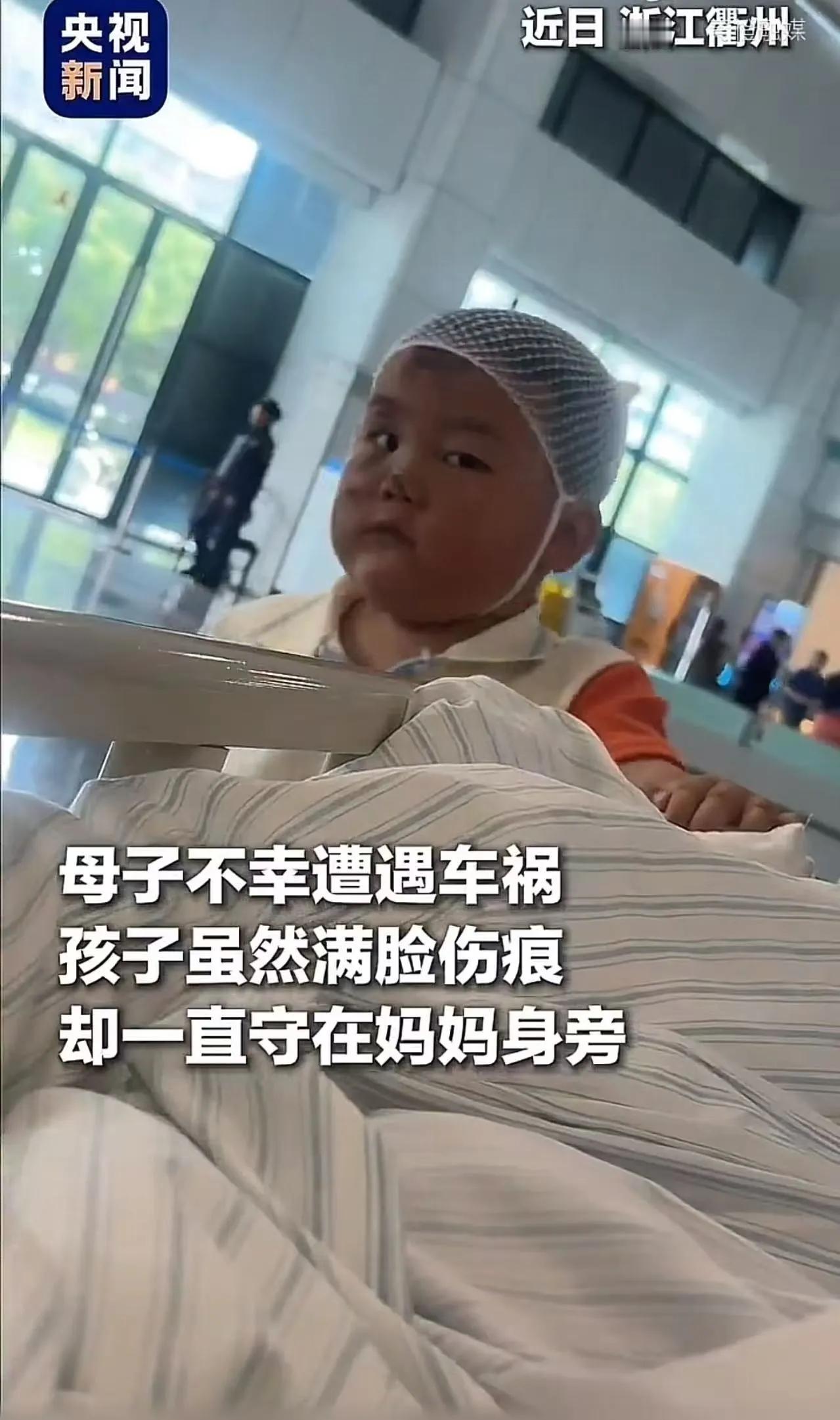 人到了中年，
再看这桩外卖母子的事，
蕞大的心酸，
是懂事的孩子，
从来都不是天