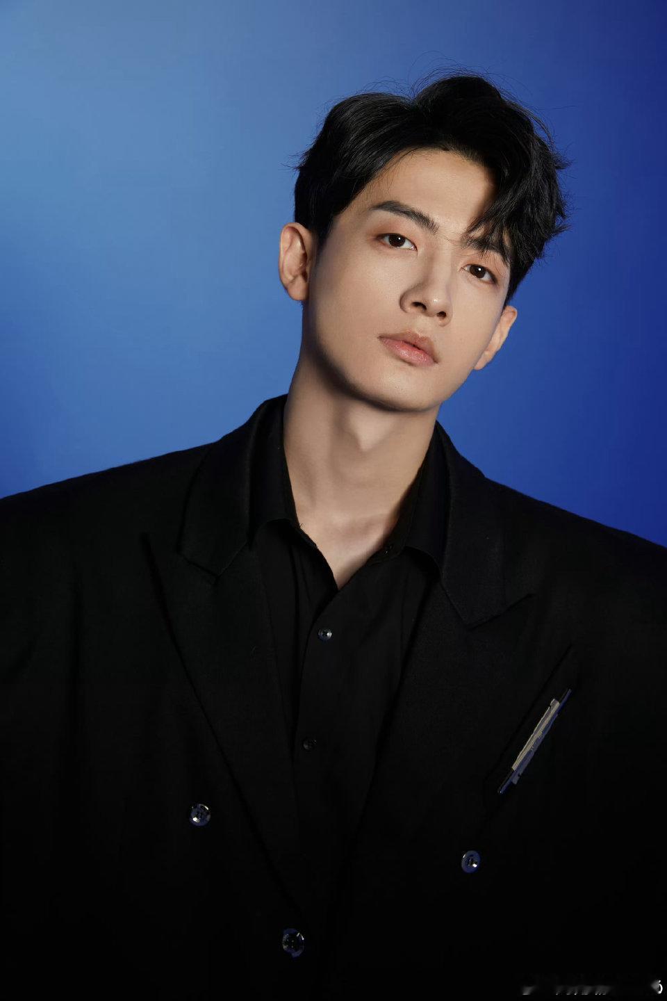 电影偷偷藏不住官宣 周皓崎在新剧中的多个角色让我不得不关注这位新人，希望他能在《