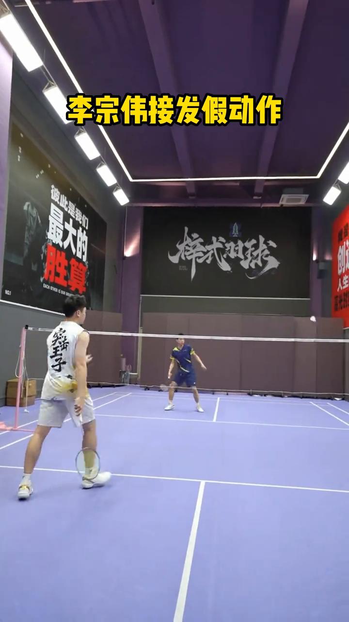 羽毛球突击教学之一：接发假动作。
·如果在反手推球击球的时候卸力改变拍面，那不就