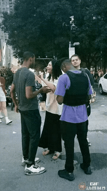 物至稀时贱成贵，情到深处翔也香。欣闻山大有学伴，远夷纷来拜冕旒。#心情诗文分享#