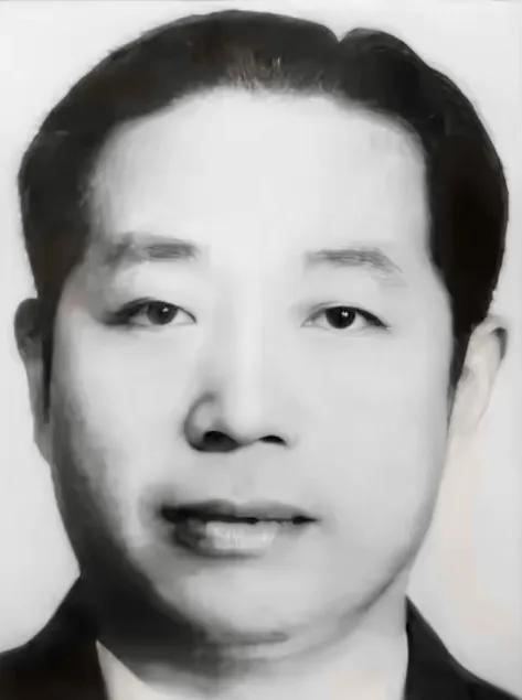 1937年，刺蒋失败后，百变杀手华克之投奔延安，伟人看到后却当场断言：你绝不能留