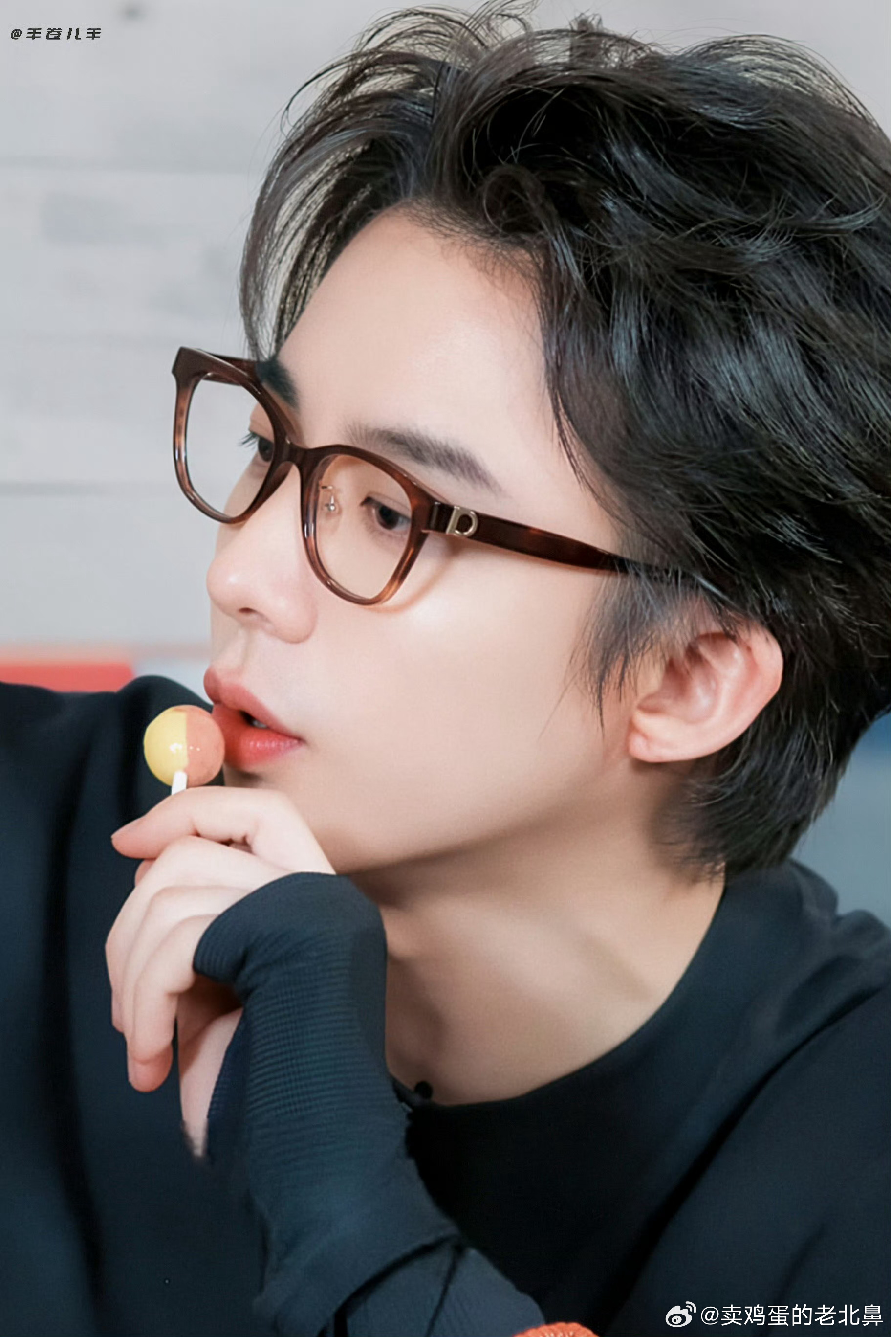 你们说把他棒棒糖抢了他会不会哭唧唧[哈哈][哈哈][哈哈] ​​​