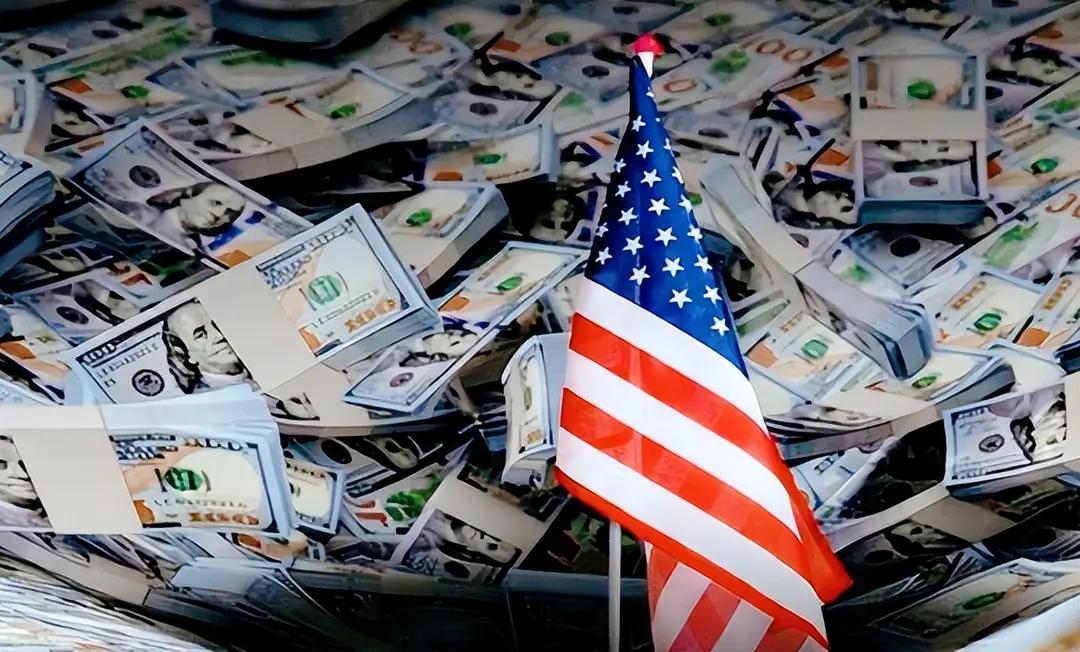 美国崩溃越来越近，离临界点只差一步之遥
 
当下的美国正深陷多重危机交织的困局，