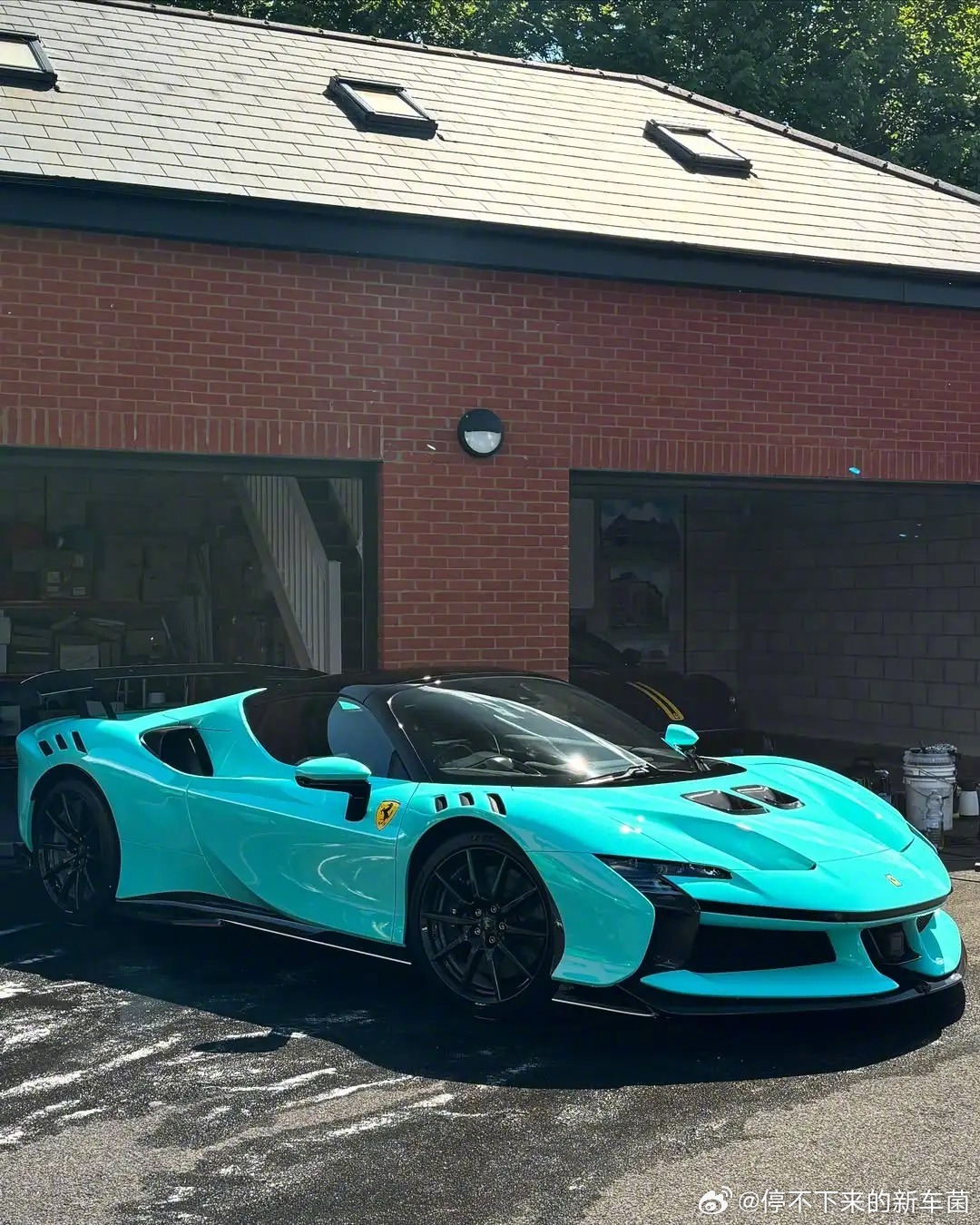当Ferrari SF90 XX遇上Tiffany blue，奢感更上一层楼 ​