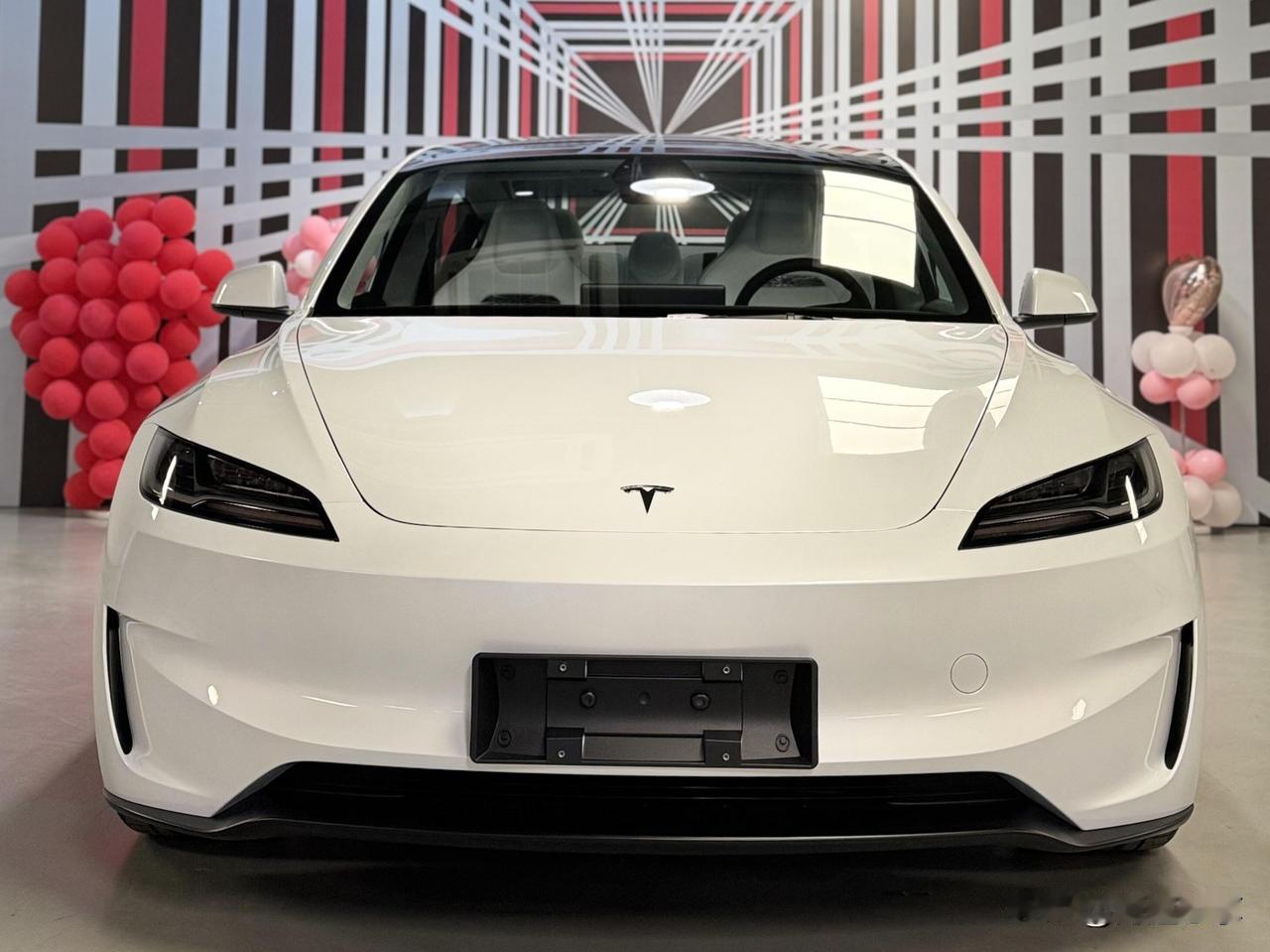 去年32万提的Model Y，现在看到22万的价格，手里的方向盘突然就不香了……