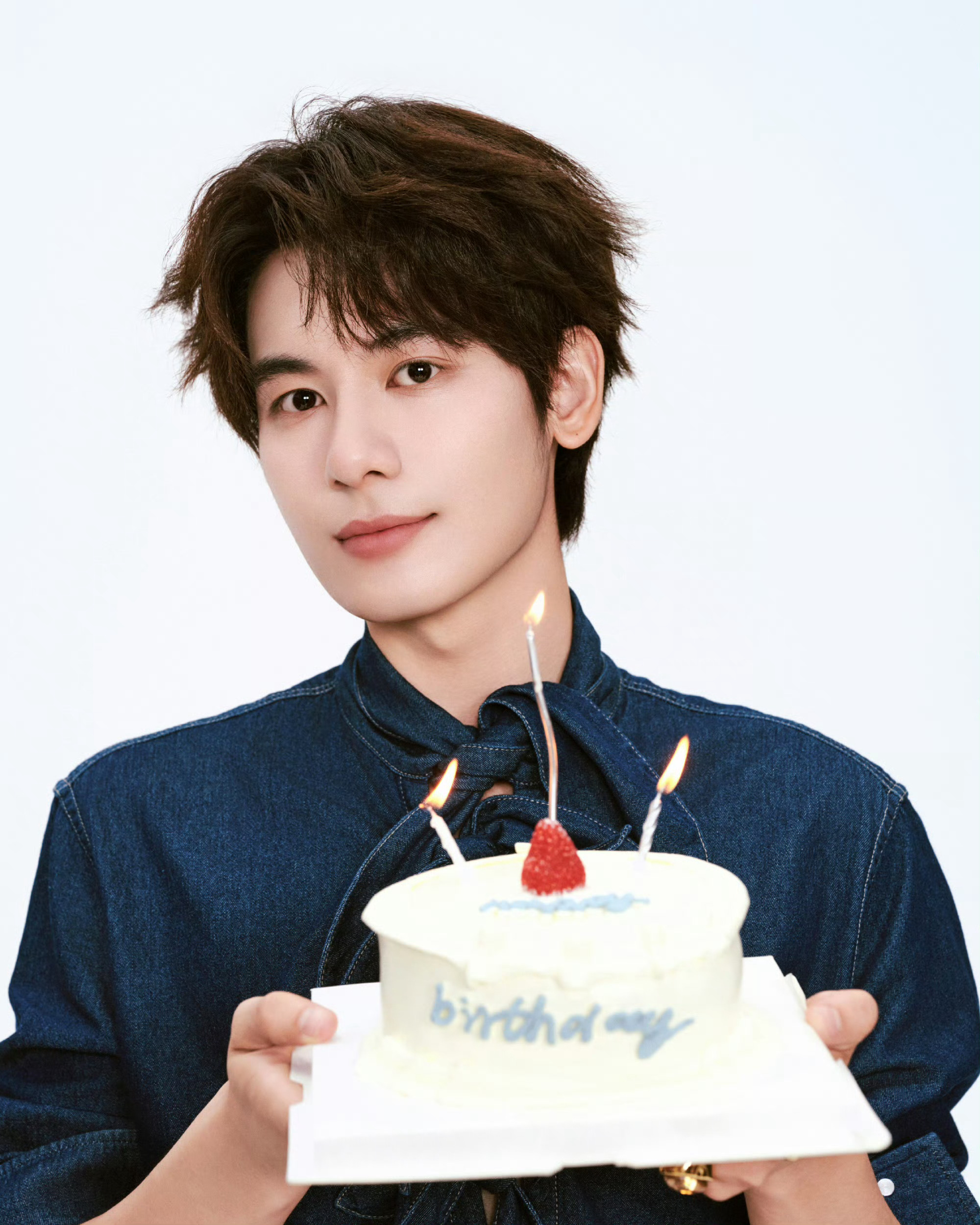 胡先煦26岁生日写真胡先煦26岁生日照来啦，演戏多年归来仍才26眉眼干净俊朗，灵