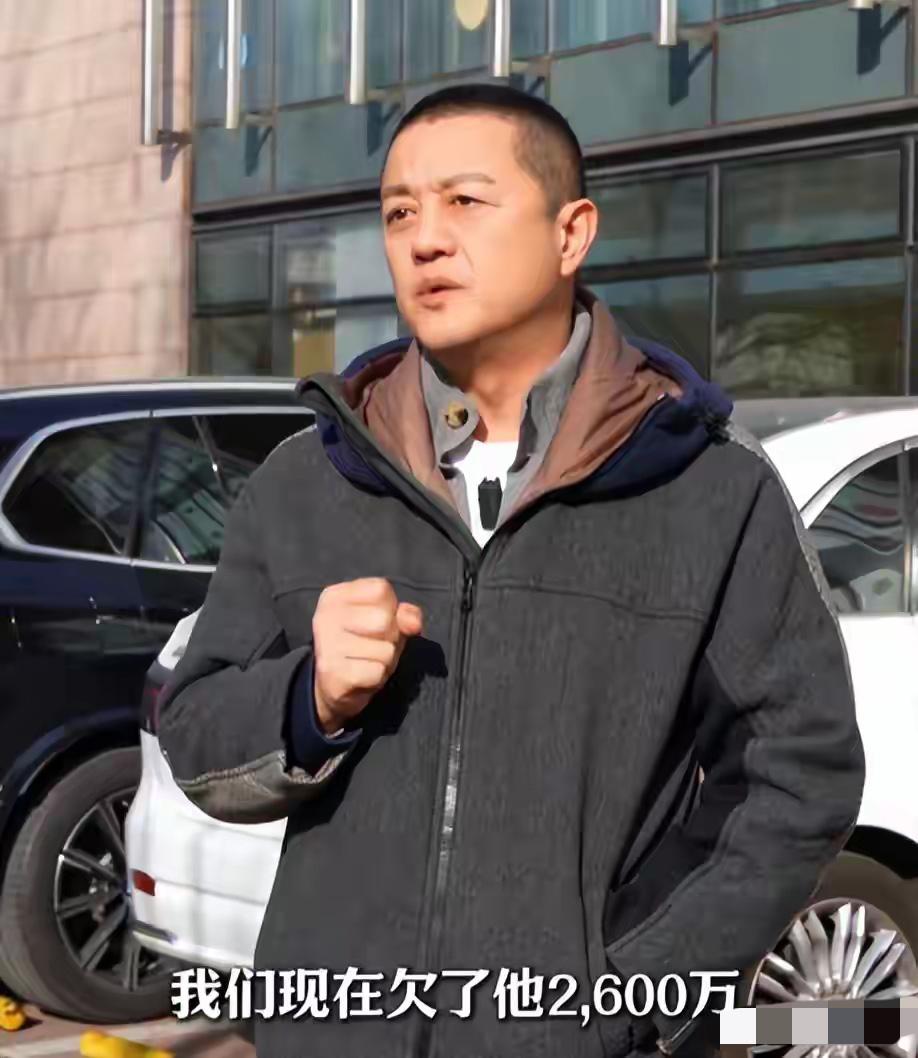 李亚鹏这个人，
在感情上经历多次离婚，
在生意上多次失败，但是有一点他却从来没有