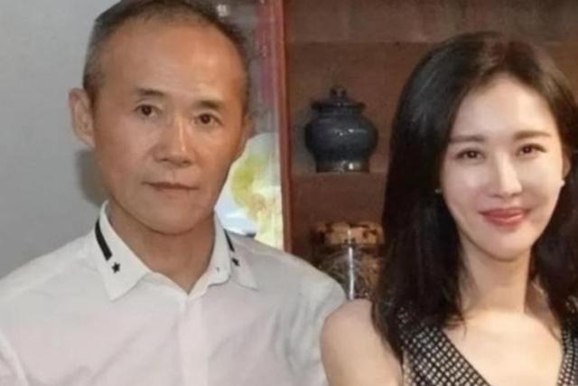 1983年的一个深夜， 王石 把300万，相当于现在的1亿8千万交到妻子手里：“