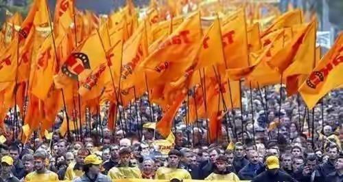 乌克兰今天的悲剧，不是偶然的，它是在大国博弈中，小国选边站队的必然结果。
但这句