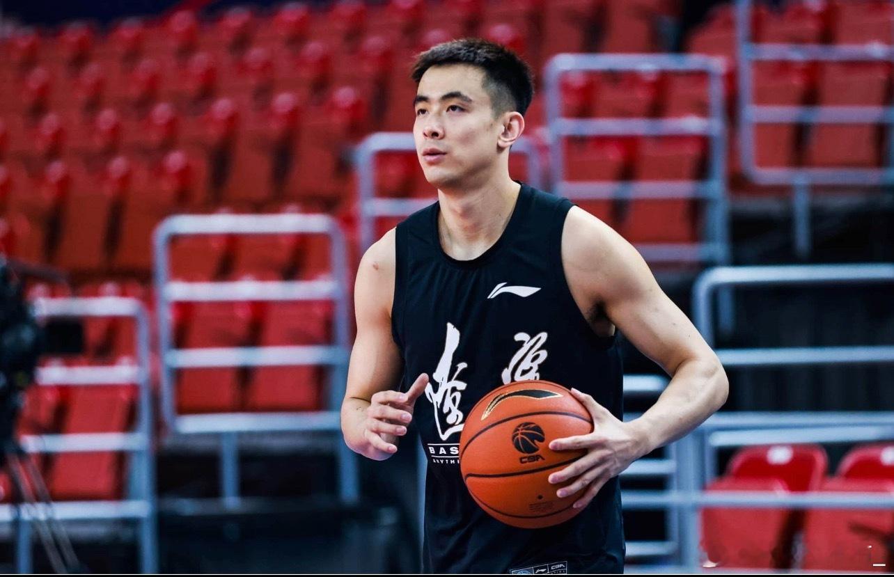 篮球记者贾磊发文发文：“赵继伟在全运会时的那次拉伤比较严重，按照医生的诊断预计需