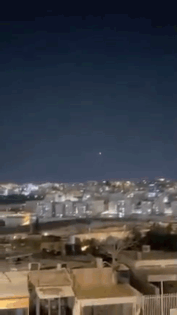 兄弟们，看来以色列人是不怕坐牢的
昨晚又一发吨级弹头准确砸进特拉维夫市区
最后的