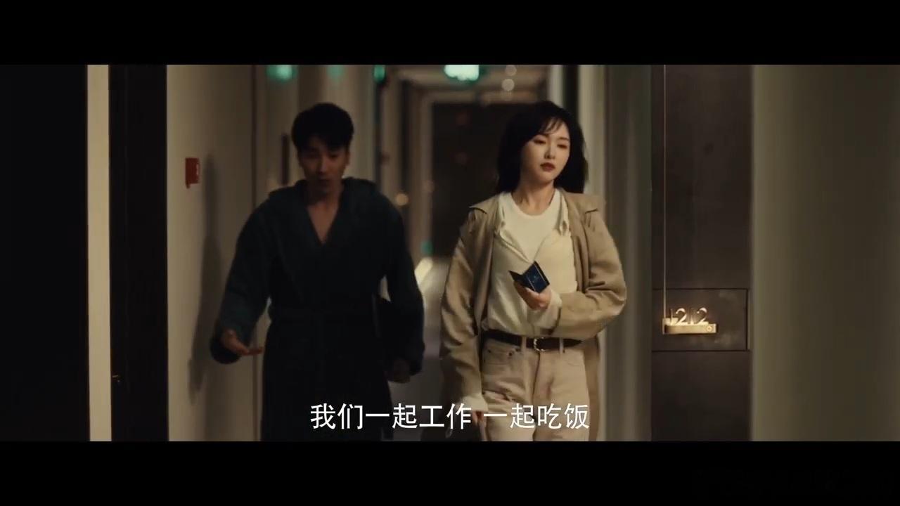 热恋期直接搬进男友家算越界吗短暂登门做客和直接长期同居完全是两回事，没有提前商量