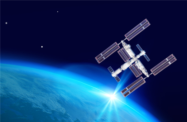【太空电力需求巨大！钙钛矿太空光伏电池明年有望量产 】据媒体报道，陈棋是全球最早