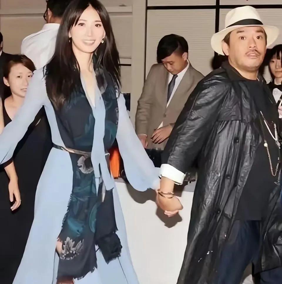 台湾富豪邱士楷，曾经追求了林志玲很多年，2020年，这位“马桶小开”也迎来了自己
