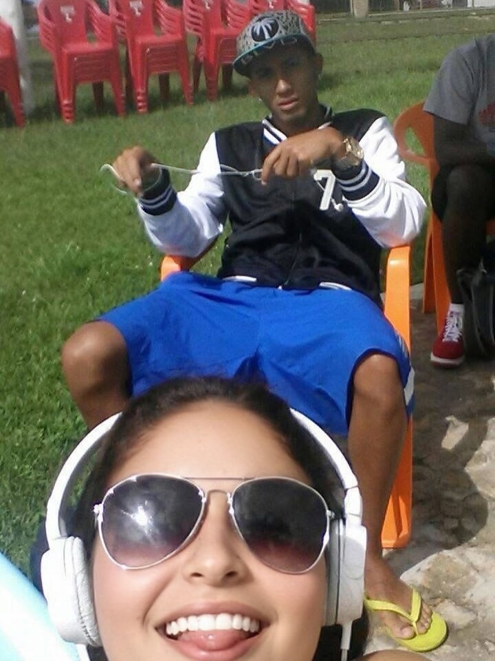 拉菲尼亚妻子ins更新🆕祝拉菲尼亚生日快乐：今天我庆祝你和我们的一切。 谢谢你