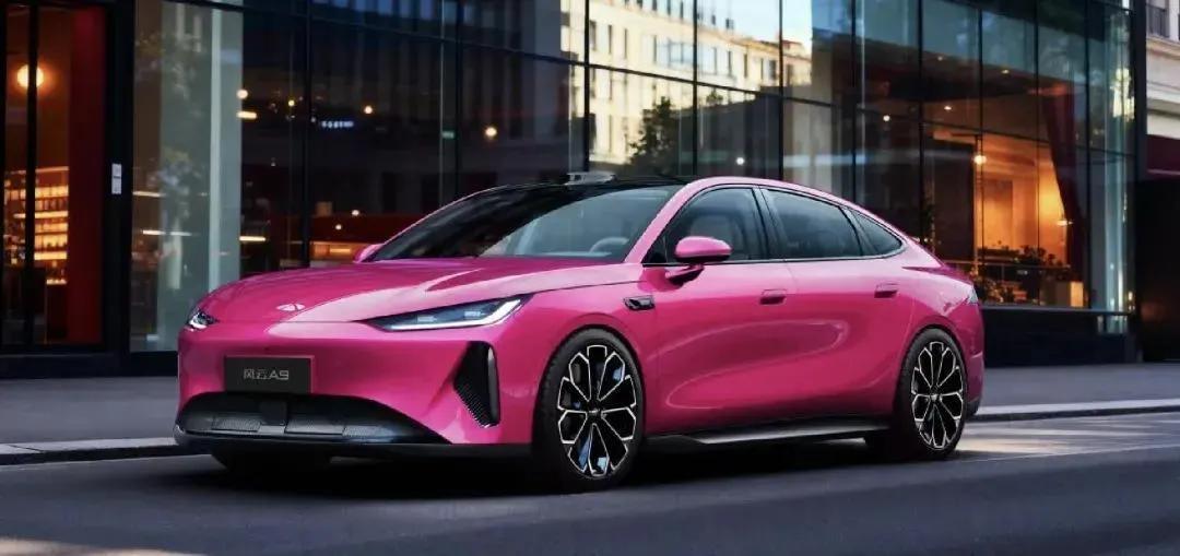 小米雷军在直播中已经透露，接下来的5年甚至是10年之内，小米它不会规划10万以内