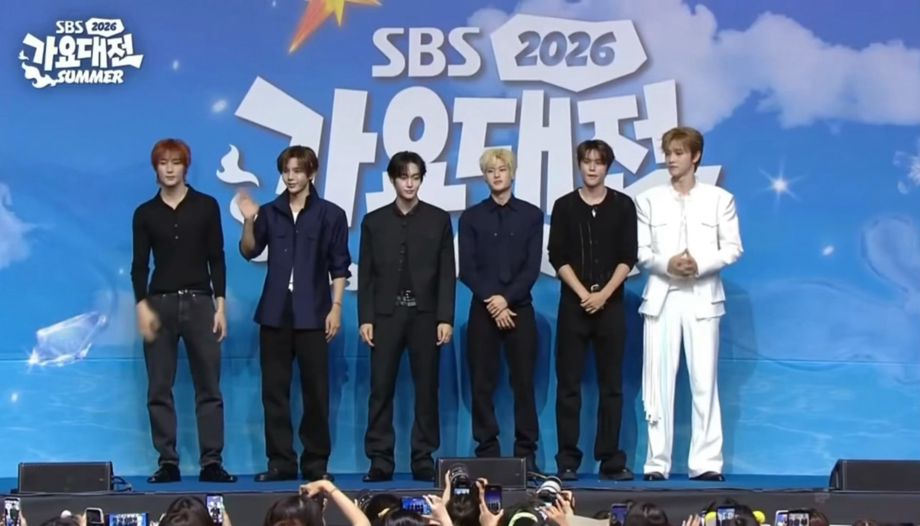 哪个熊猫妹被收音了“李灿荣帅的跟......” 