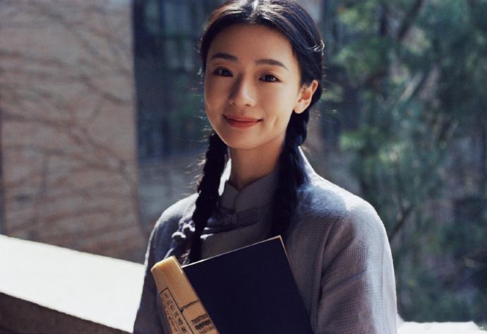 王和天选民国剧白月光王和好适合年代剧的一张脸谁能不爱王和的年代剧气质啊，眉眼间的