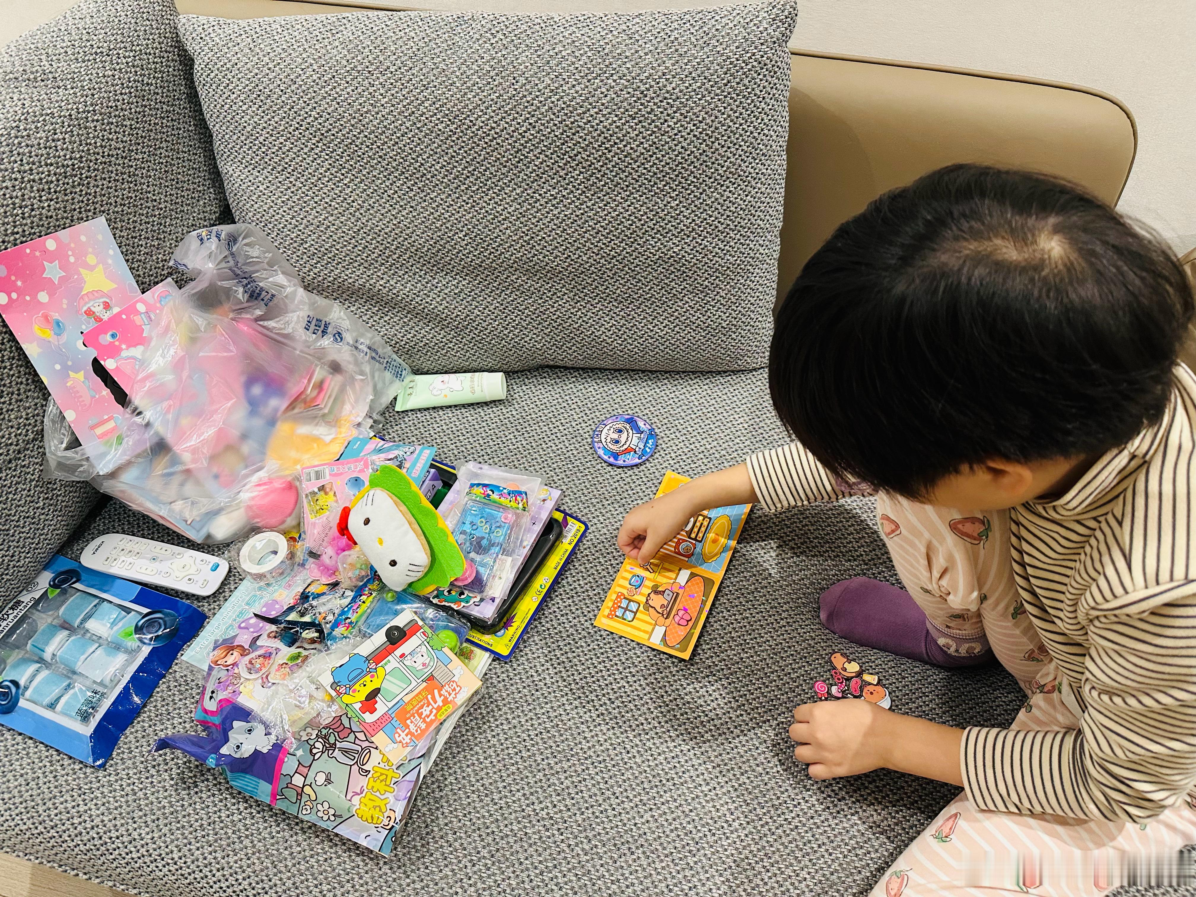 什么是真正的成年人？成年人做选择的时候利益和责任兼顾。只有小孩子做选择的时候才只