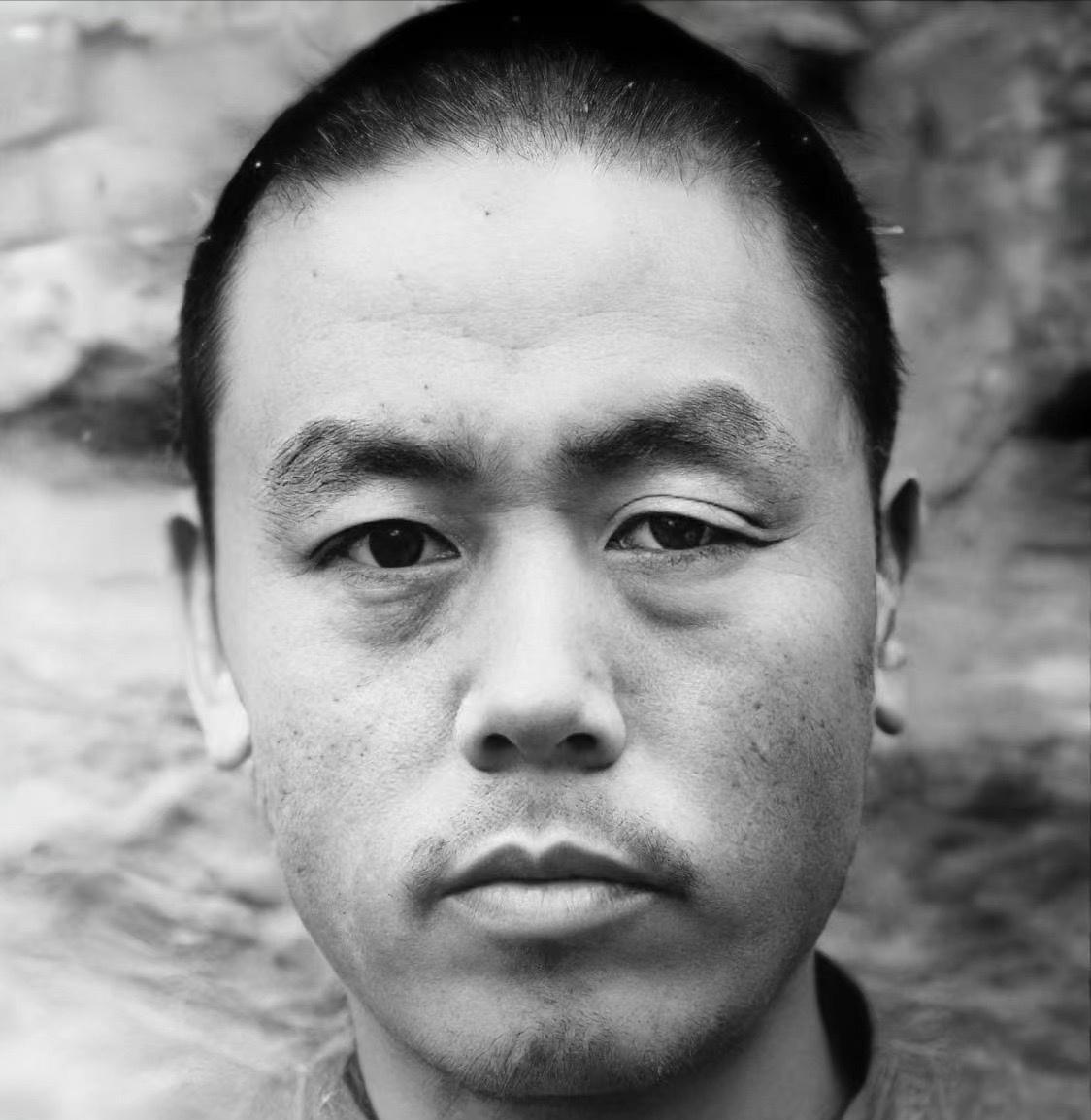 1955年，农民杨大发和妻子吵架，争吵中，妻子突然大喊："你再说，我把你的黑历史