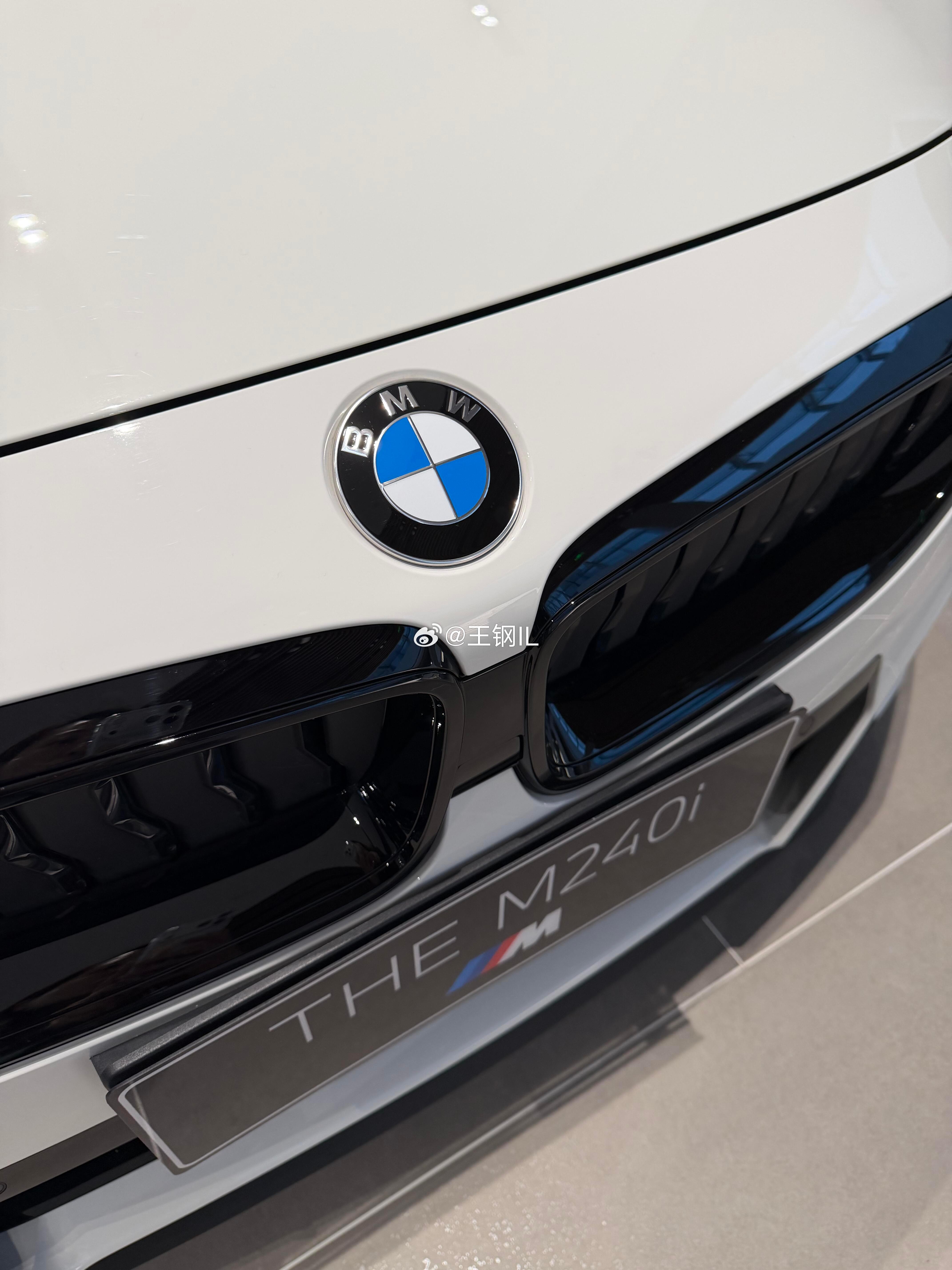 宝马430i双门和 M240i你会选哪台？可能大家选择430i双门的理由很多，颜