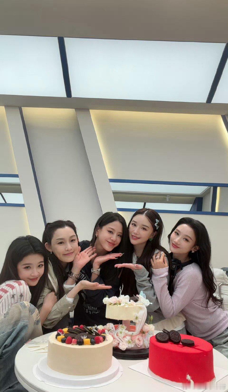 浪姐集体为江语晨庆生江语晨39岁生日江语晨39岁生日🎂浪姐集体为江语晨庆生🎉