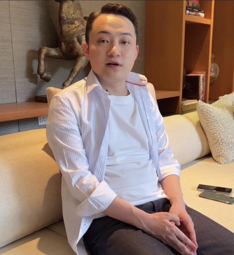 景甜幸亏跟孙宇晨分手了，不然以后还不一定会发生什么事呢。
看图三，孙宇晨这个人的