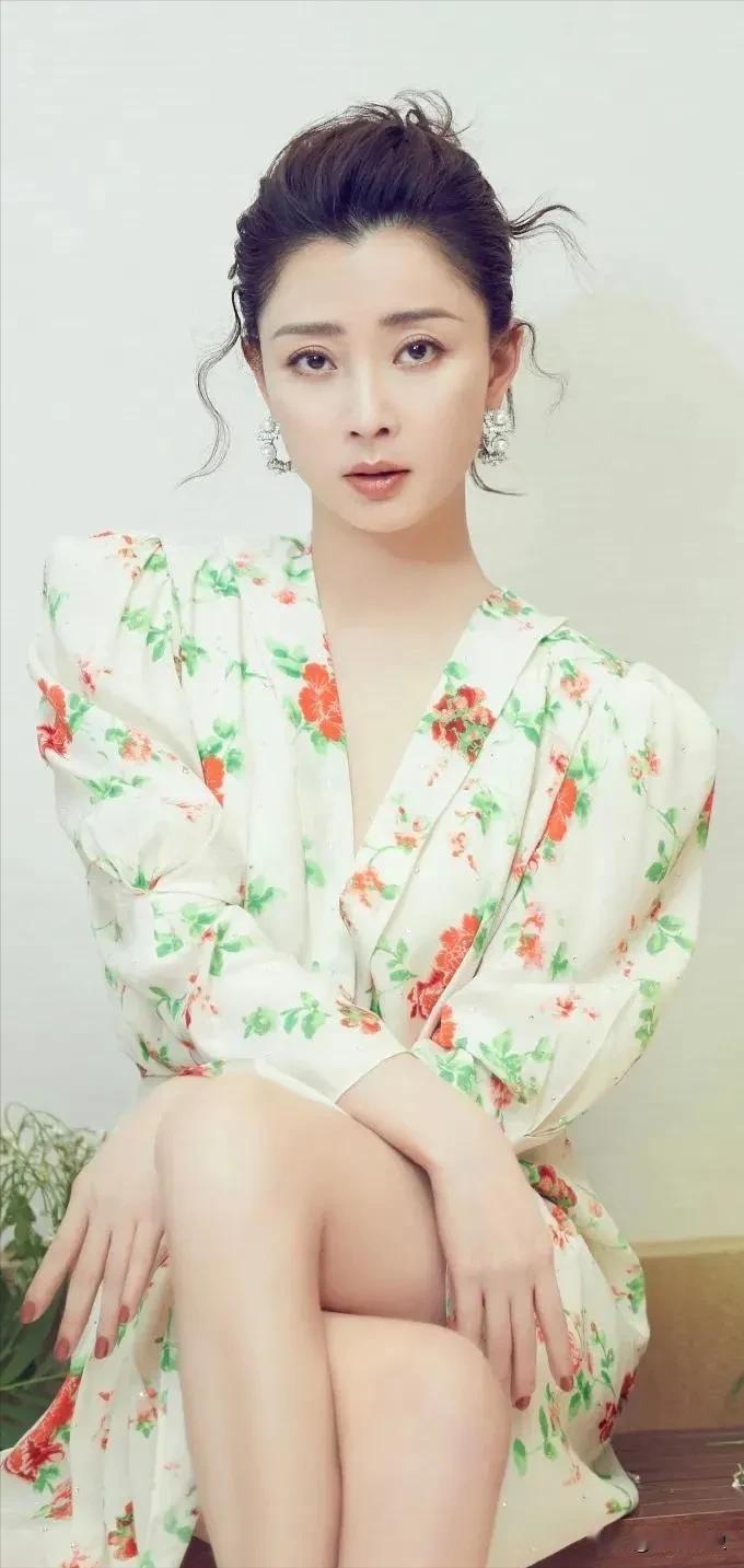 2012年，殷桃和祖峰拍了一场吻戏，拍完后，殷桃觉得对不住自己的好闺蜜刘天池，便