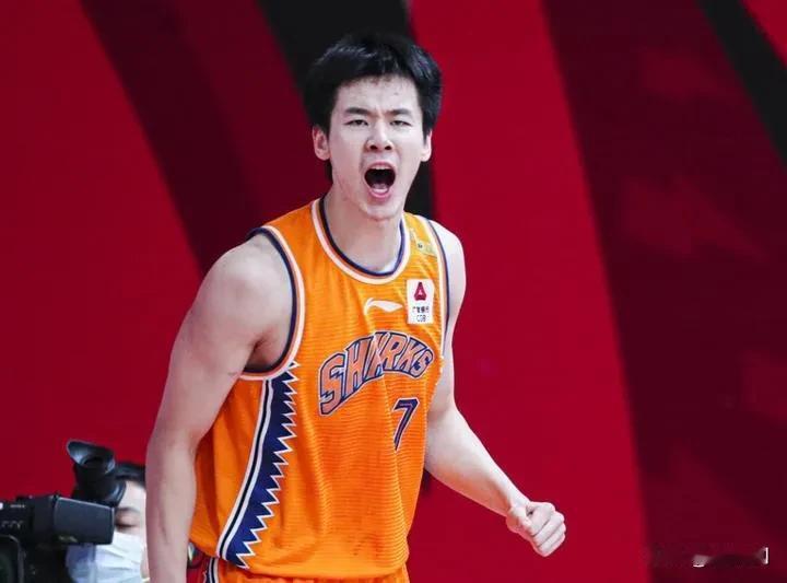 国内顶级锋线郭昊文，跟CBA退役外援威姆斯，他俩谁更强？五月份，郭昊文将跟威姆斯