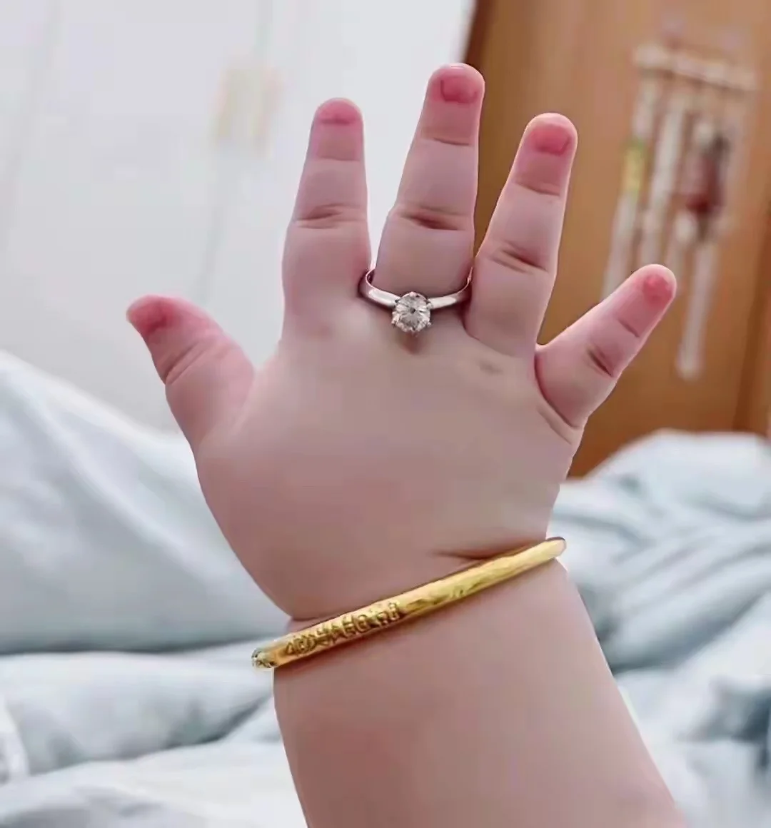 听了个故事，巨婴之家 现在的婚恋，有一种“只看条件”的倾向。 但其实...