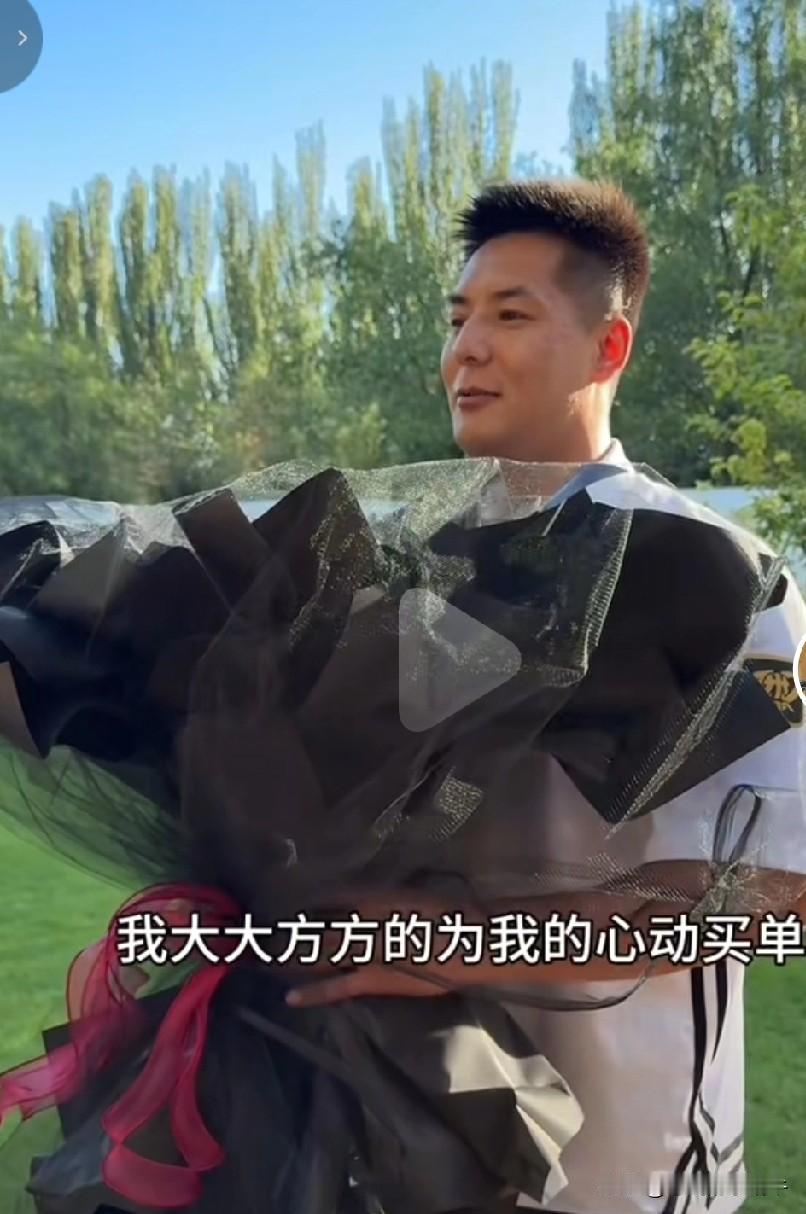 黑梅梅喜欢的男生给黑梅梅表白了，真的好浪漫呀，今天吃的第一个🍉，真的好甜😍今