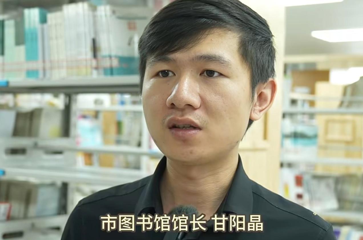 朋友小孩在江西省丰城市孺子学校上学，他经常带小孩去丰城市图书馆借阅图书，听他说图