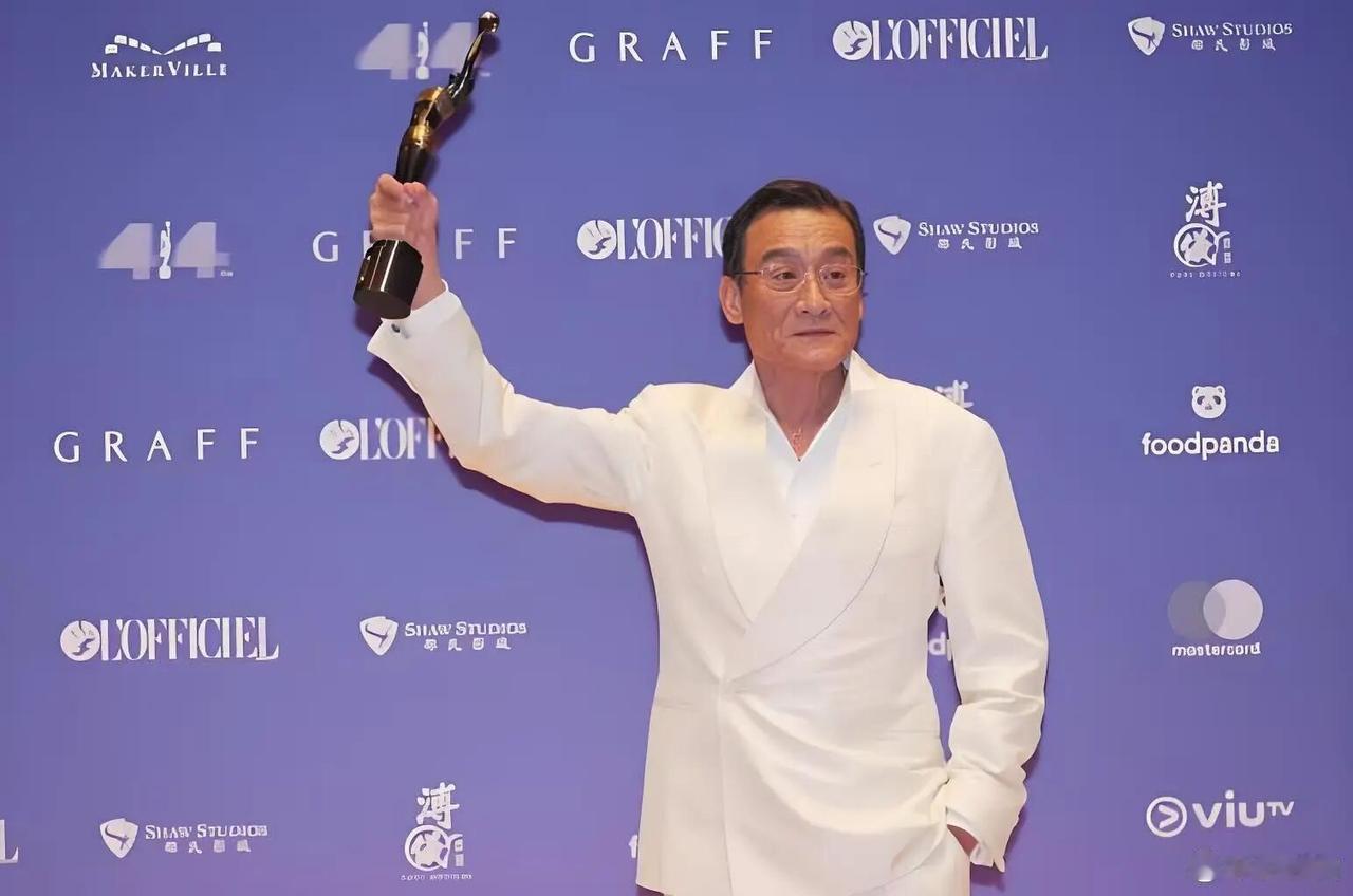 梁家辉在第44届香港金像奖对“丑妻”再次致谢，折射出的恰是爱情三角理论

  第