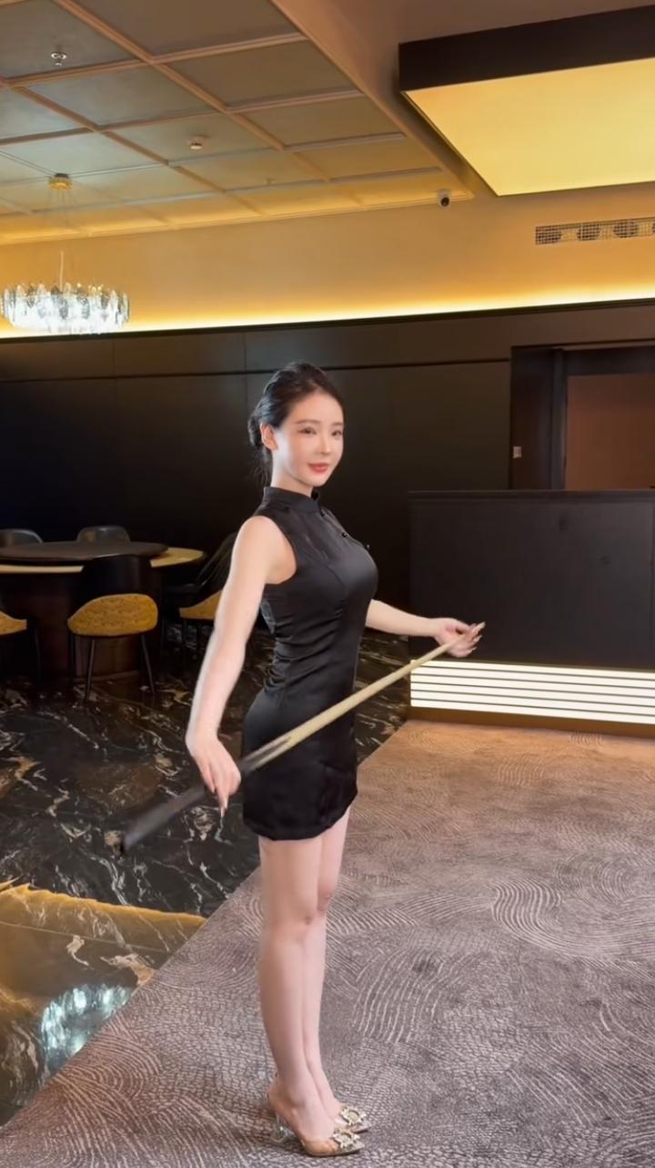 为什么现在台球室有很多美女在打台球？而且技术还都不错！我记得以前台球室很少有女孩