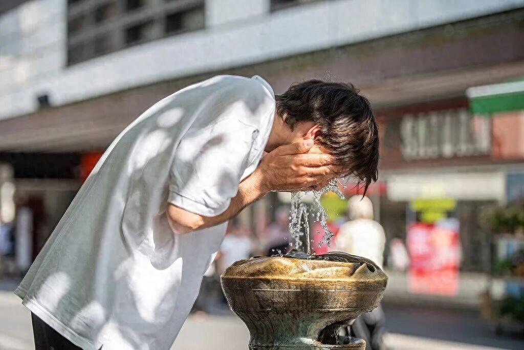 欧洲过去常被当成“稳健配置”的代名词，可这几年再看，它更像是在被美国持续抽血，产