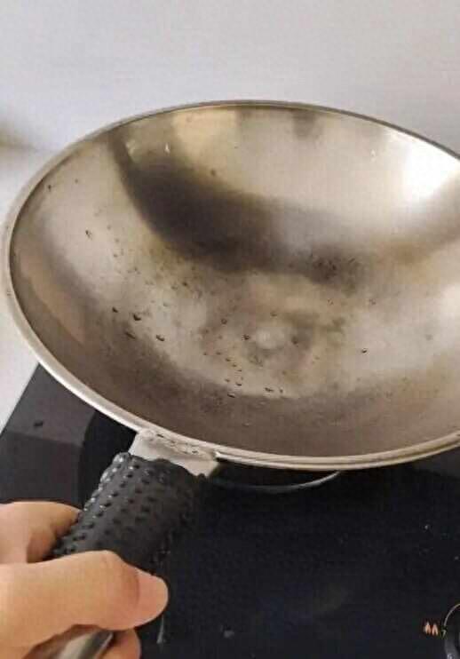 厂家你还在吗？女子在线寻找用了20多年的不锈不沾祸生产厂家，没想到多能的网友帮找