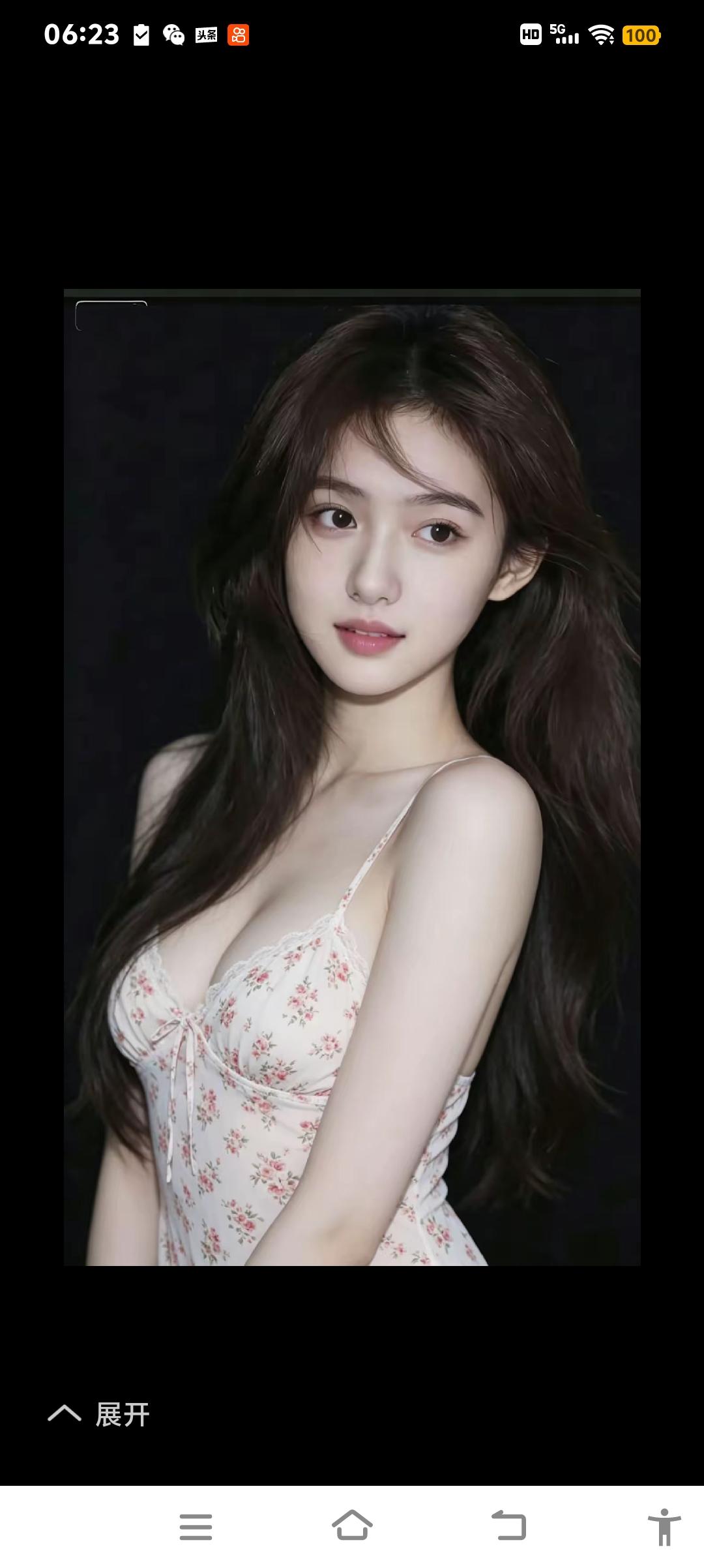 花间美人绰约，月洒夜似凝霜。于这如梦似幻的花间，一位少女仿若精灵般轻盈穿梭。她身