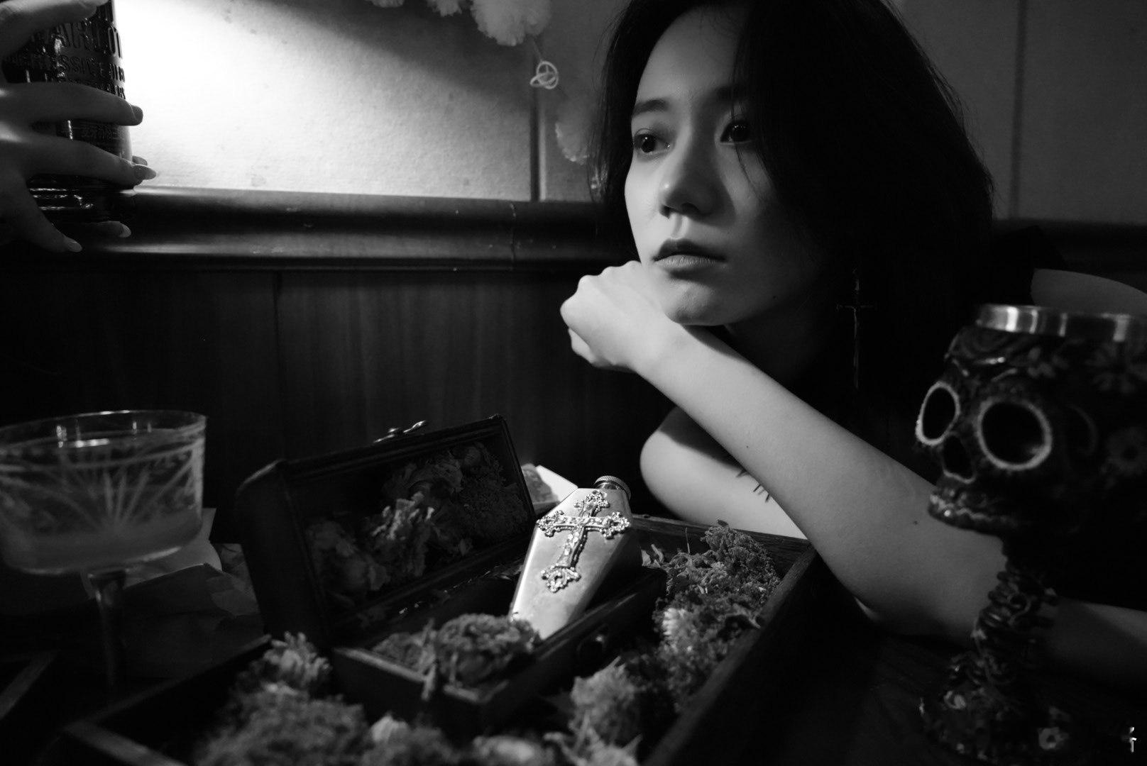 ⛧°. ⋆༺♱༻ °⛧⊹ ♰ 抓住疯口穆梦娇[超话] ​​​