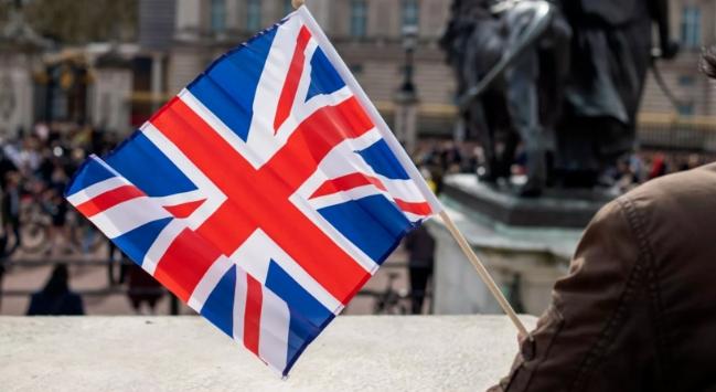 英国将对俄罗斯的制裁名单扩大了45个职位


英国将对俄罗斯的制裁名单扩大了 4