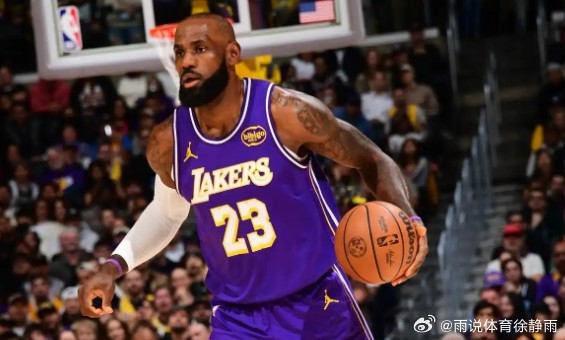 东契奇是罪人，关键三分犯规葬送了詹姆斯如此出色的一战！之后东子还甩毛巾无能狂怒呢