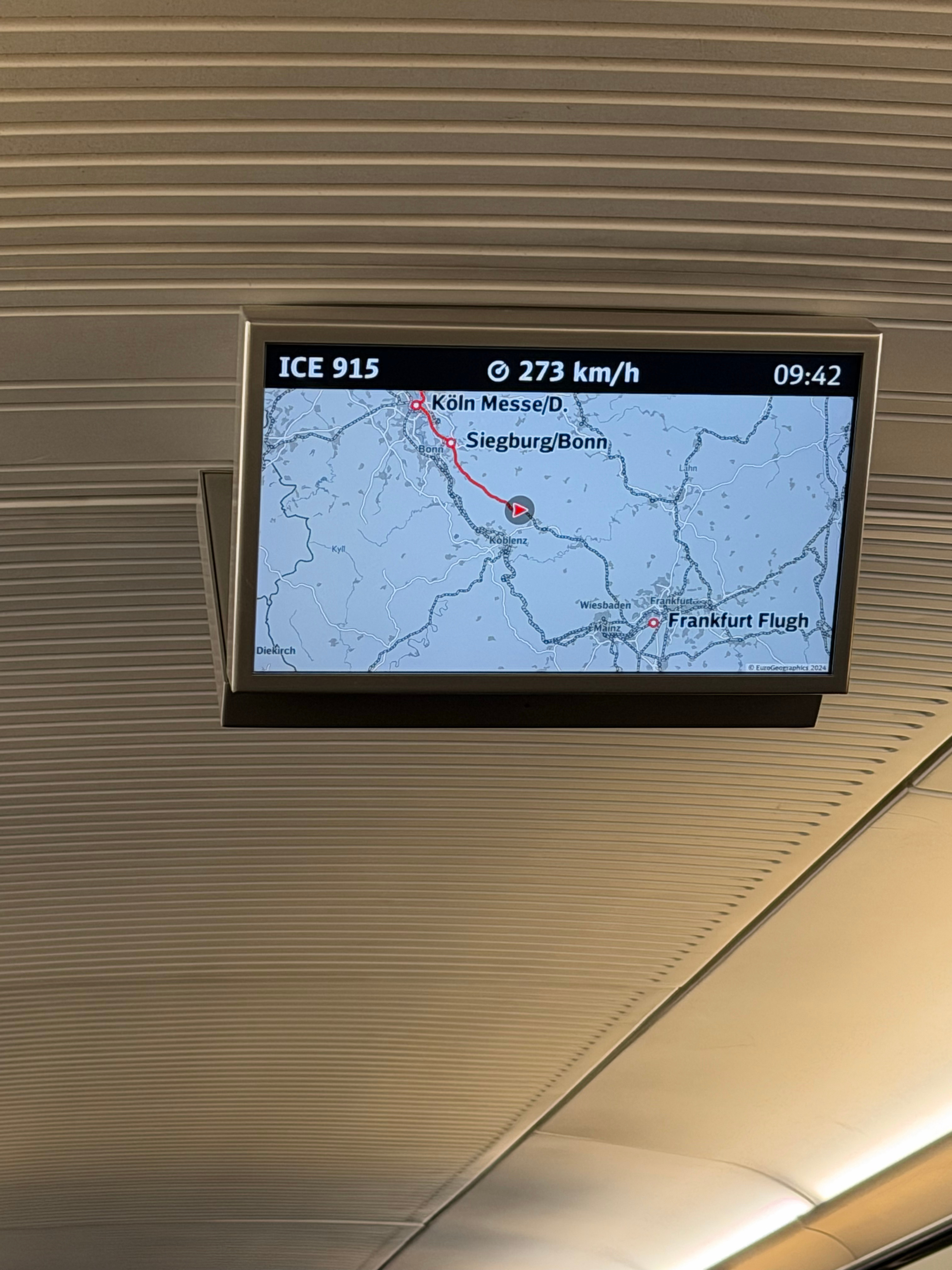 德国高铁最快貌似280km/h这个样子 ​​​