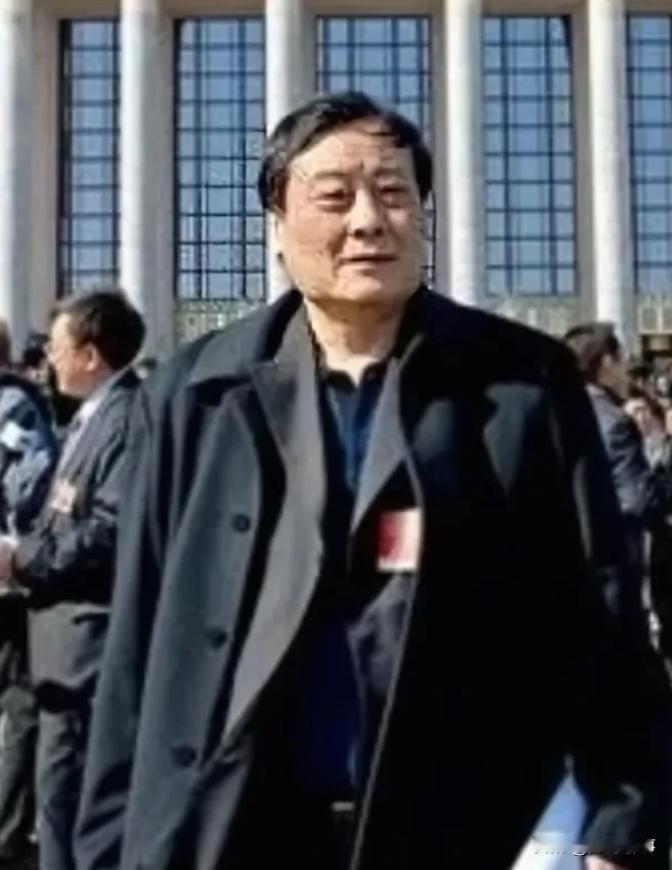 2015年，娃哈哈董事长宗庆后生病入院，医生对他郑重地说: “你要戒掉香烟，否则